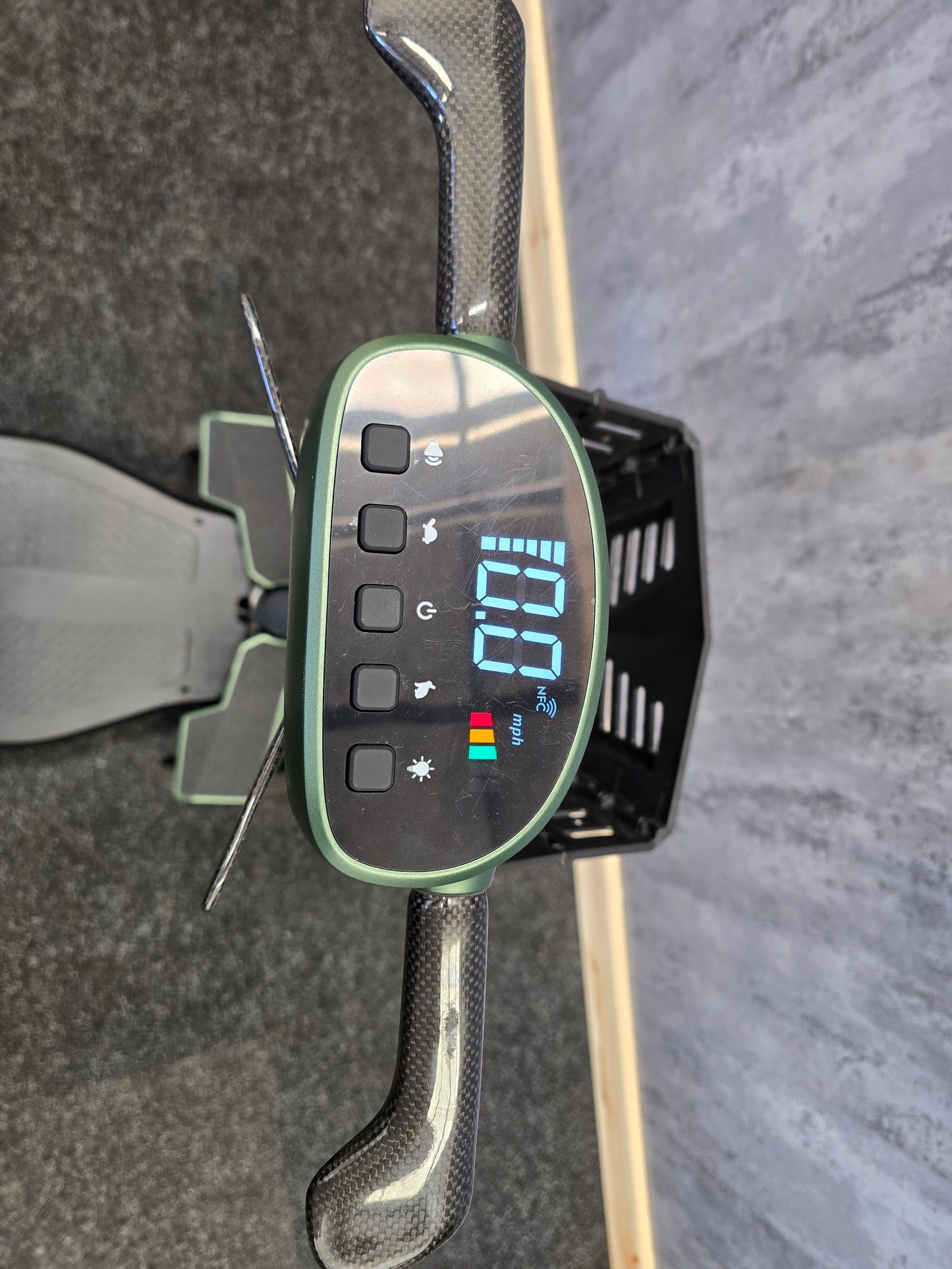 Monarch Air Carbon